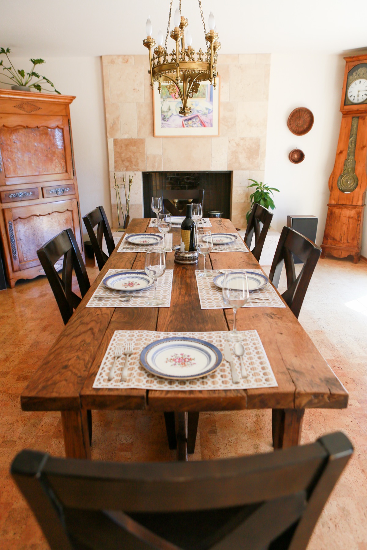 Spacious dining table