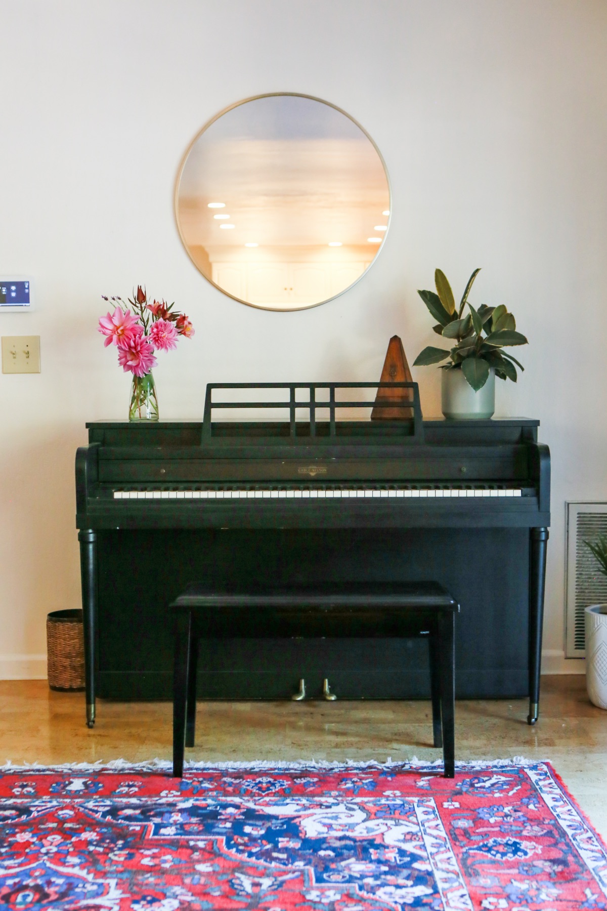 Grand piano & lounge area