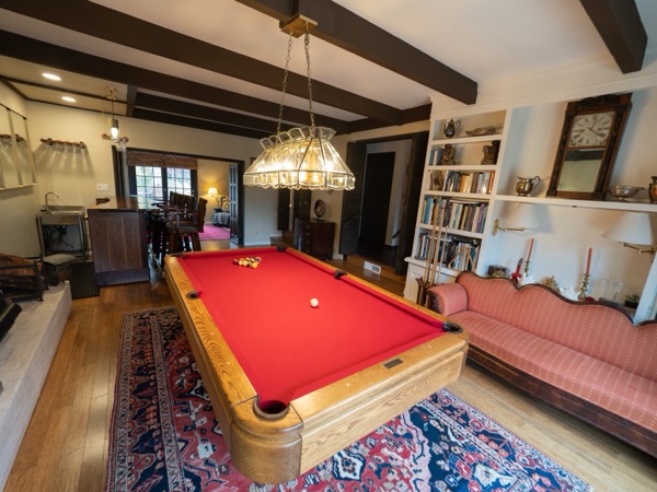 Game room & pool table